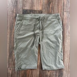 Columbia Olive Green Drawstring Outdoor Bermuda Hiking Shorts